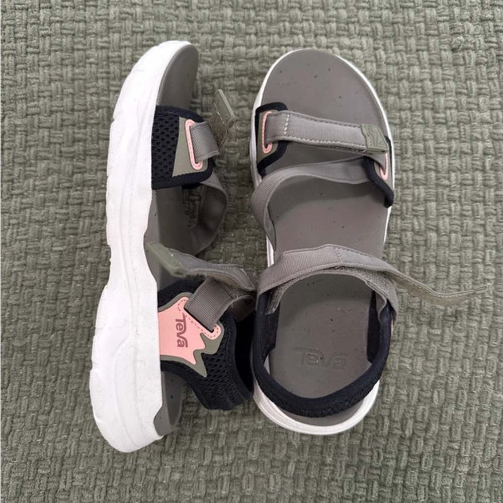 Teva Women’s Zymic Sandal size 9